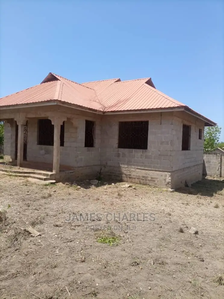 4bdrm Mansion in Nakasangwe Wazo Hill, Kinondoni for Sale
