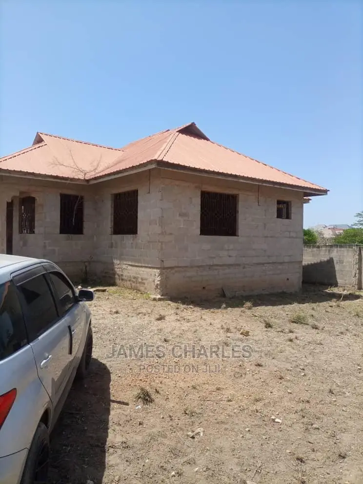 4bdrm Mansion in Nakasangwe Wazo Hill, Kinondoni for Sale