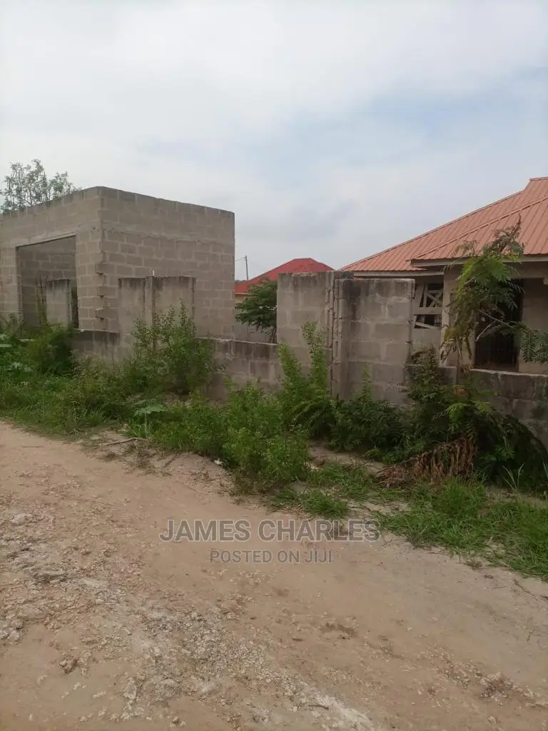 4bdrm Mansion in Nakasangwe Wazo Hill, Kinondoni for Sale
