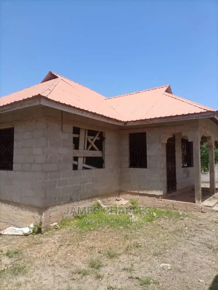 4bdrm Mansion in Nakasangwe Wazo Hill, Kinondoni for Sale