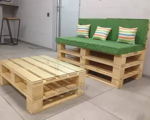 Kiti Cha Pallett Na Meza Yake