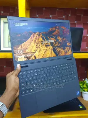 New Laptop Dell Latitude 3520 16GB Intel Core I7 HDD 1T