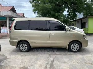 Toyota Noah 2.0 AWD (8 Seater) 2003 Gold