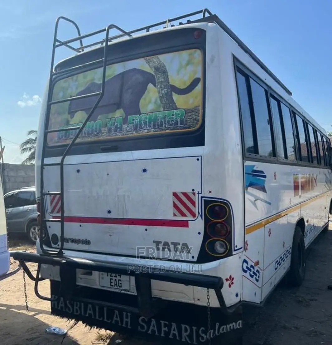 Tata Starbus Ultra Skool 2004 White
