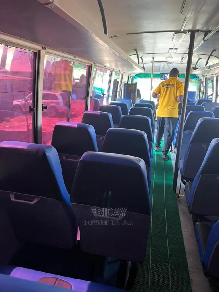 Tata Starbus Ultra Skool 2004 White