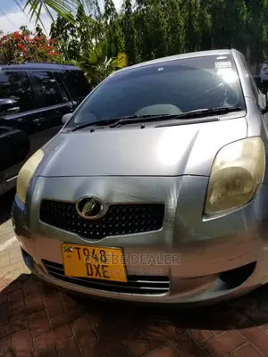 Toyota Vitz 1.3 AWD 3dr 2010 Gray