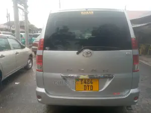 Toyota Noah 2.0 AWD (8 Seater) 2005 Silver