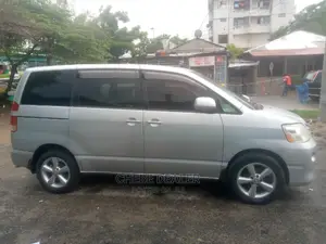 Toyota Noah 2.0 AWD (8 Seater) 2005 Silver
