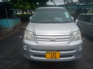 Toyota Noah 2.0 AWD (8 Seater) 2005 Silver