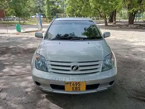 Toyota IST 2006 Beige