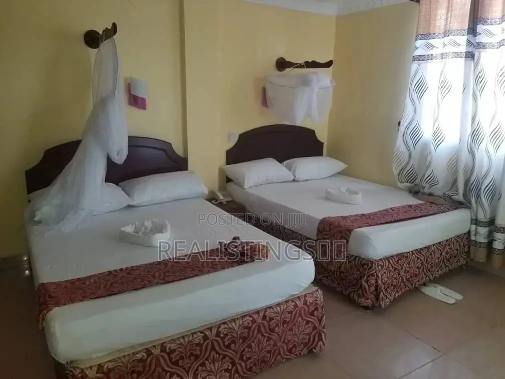 Kariakoo, 5 Storey 31 Rooms Operating Lodge for Sale - Dar