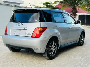 Toyota IST 2004 Silver