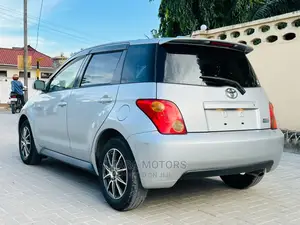 Toyota IST 2004 Silver