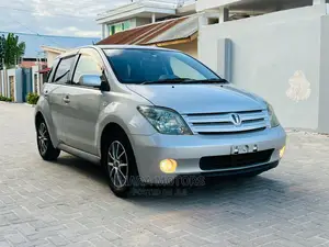 Toyota IST 2004 Silver
