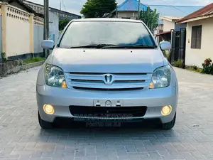 Toyota IST 2004 Silver