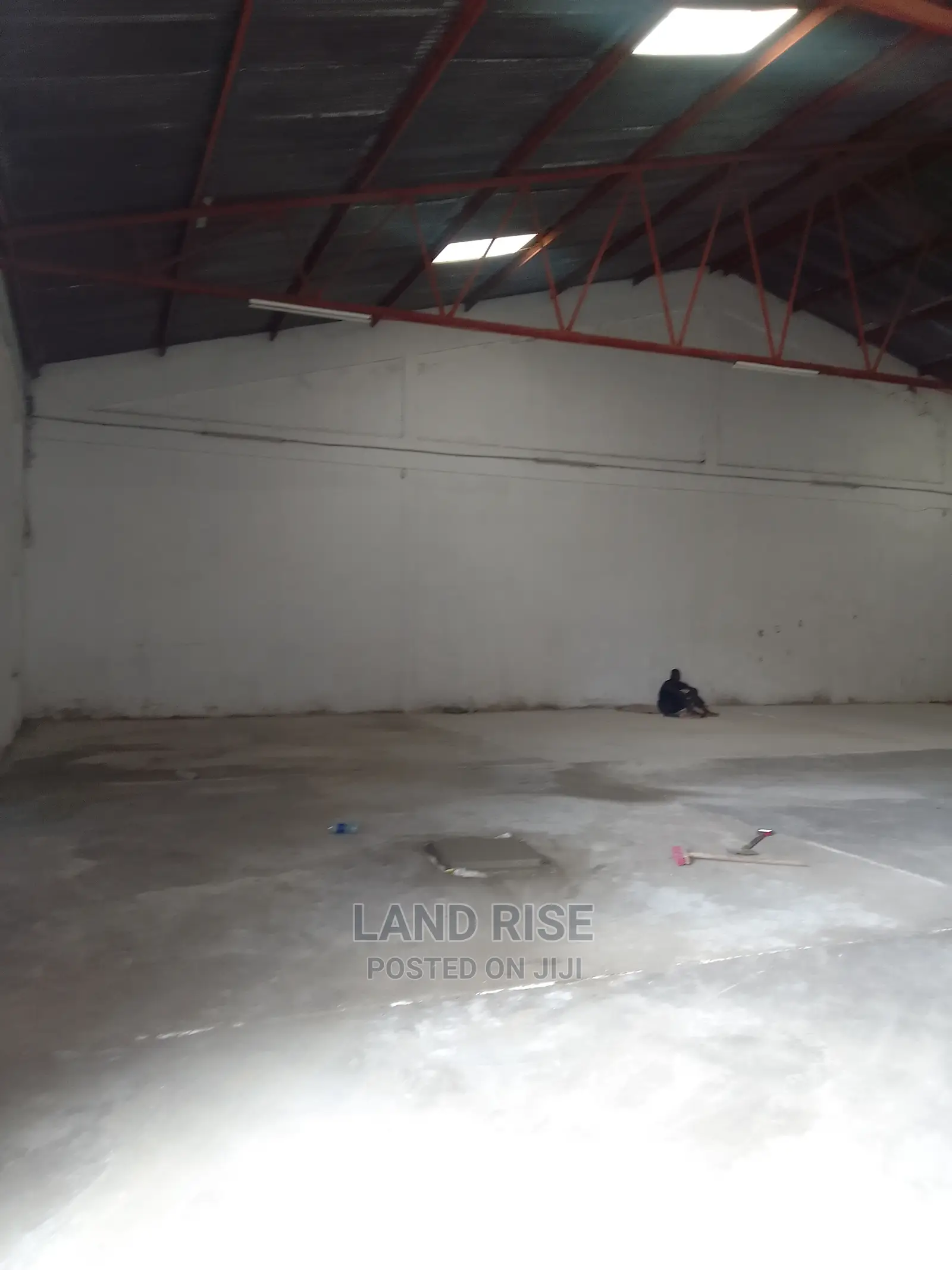 Warehouse With 432