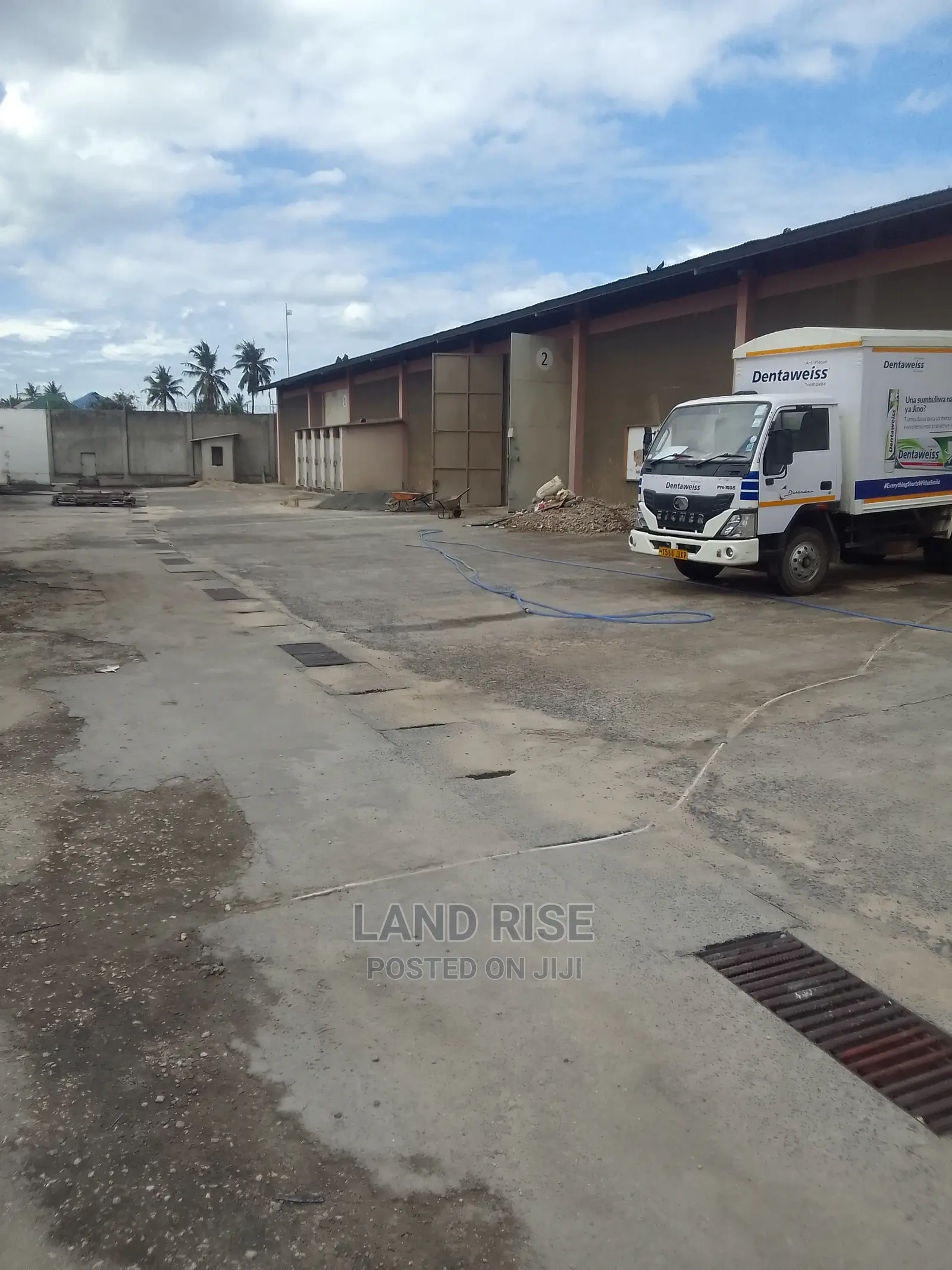 Warehouse With 432