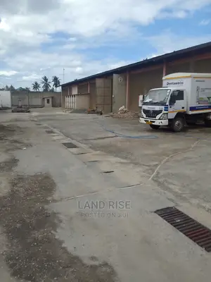 Warehouse With 432