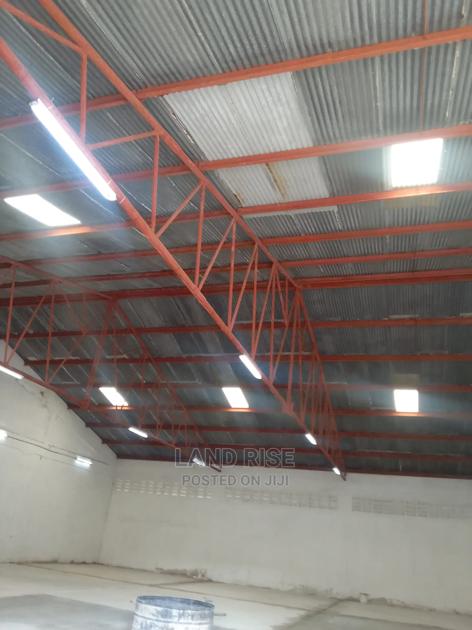 Warehouse With 432
