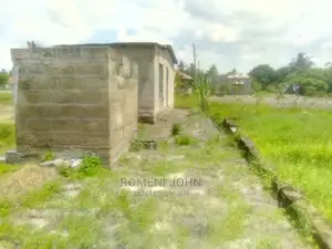 Eneo La Kibiashara Na Makazi Linauzwa Milioni 18.5 Bombambil