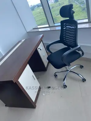 Meza Ya Office Full Na Kiti Chake
