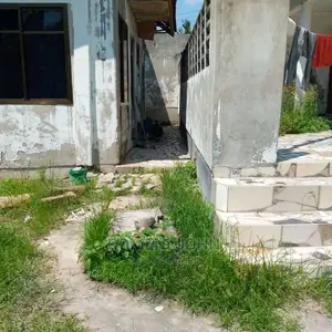 Eneo Heka 1.5 Na Nyumba 3 Linauzwa Milioni 350 Kibaha.