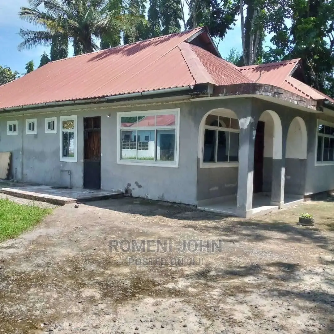 Eneo Heka 1.5 Na Nyumba 3 Linauzwa Milioni 350 Kibaha.