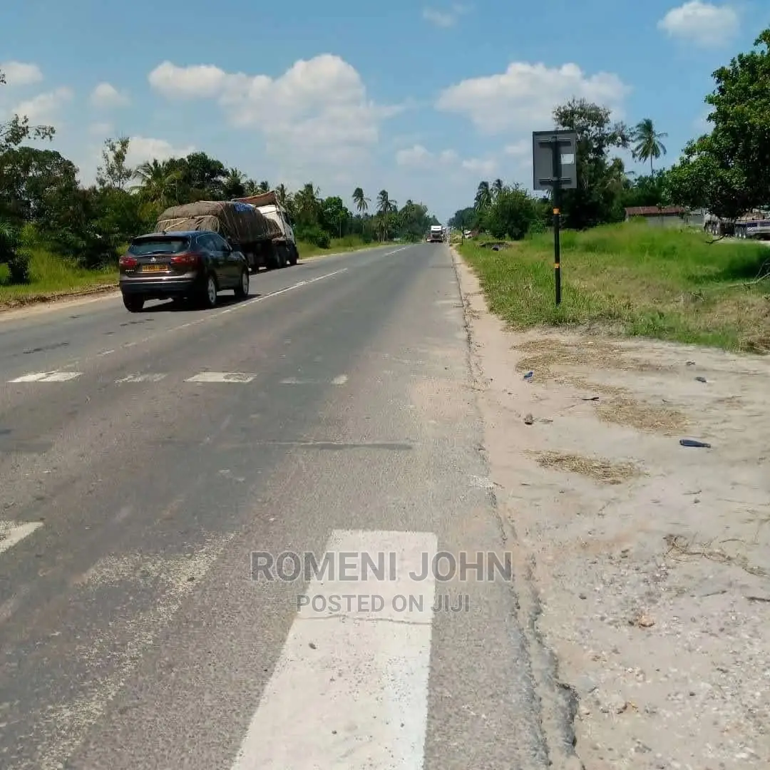 Eneo Heka 4 La Kibiashara Linauzwa Milioni 500 Pwani Kibaha.