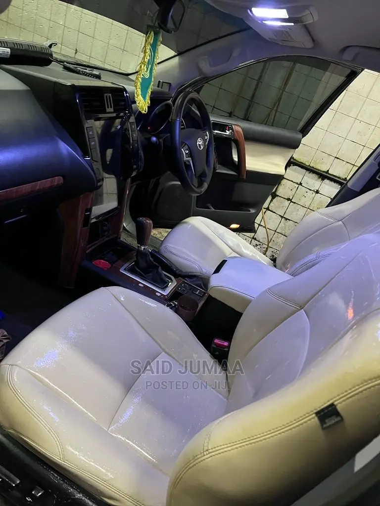 Toyota Land Cruiser Prado 2.7 i 2012 Black