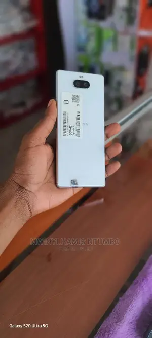 Sony Xperia 8 SOV42 64 GB White