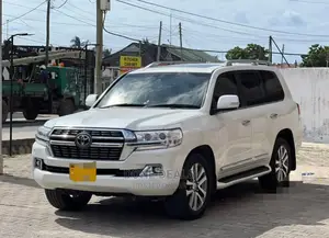 Toyota Land Cruiser 2016 White