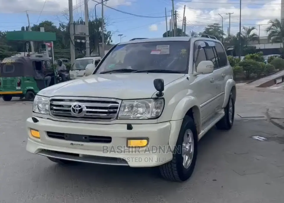 Toyota Land Cruiser HDJ 100 1999 White