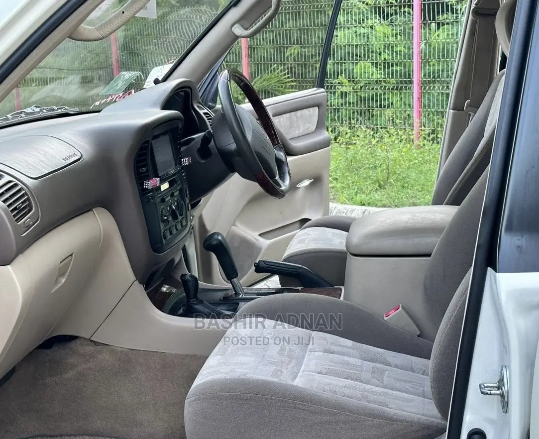 Toyota Land Cruiser HDJ 100 1999 White