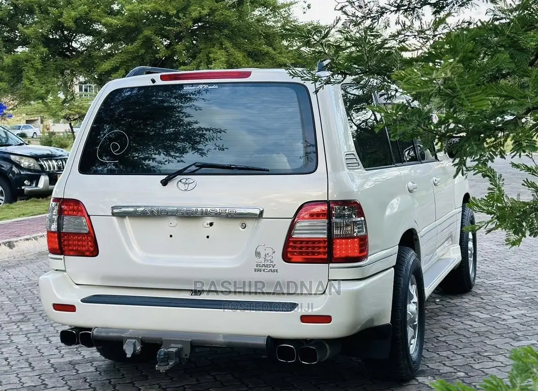 Toyota Land Cruiser HDJ 100 1999 White