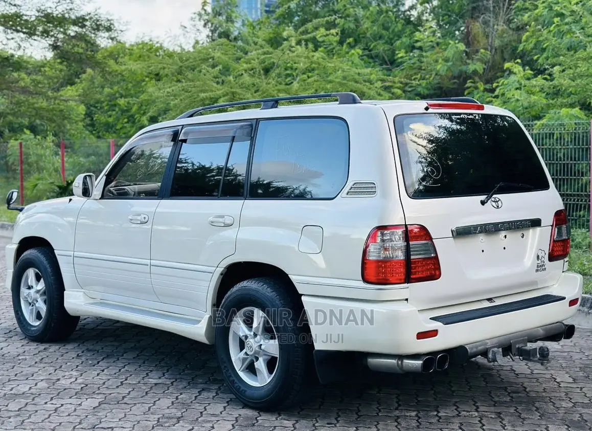 Toyota Land Cruiser HDJ 100 1999 White