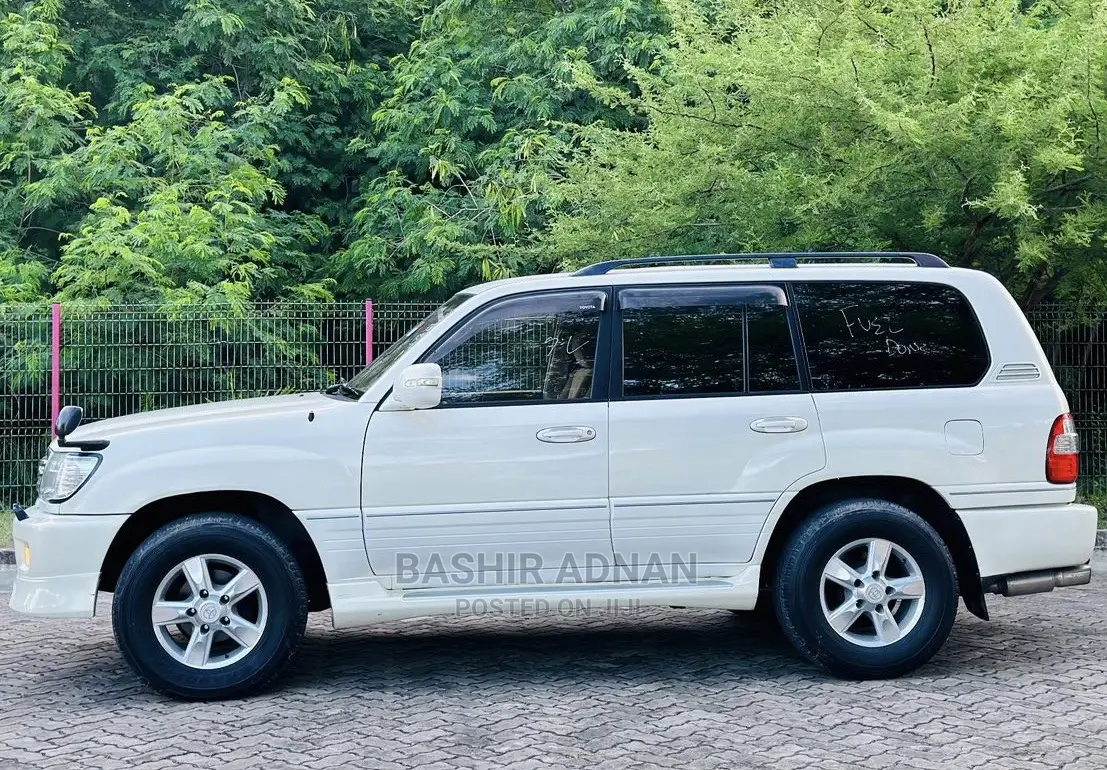 Toyota Land Cruiser HDJ 100 1999 White