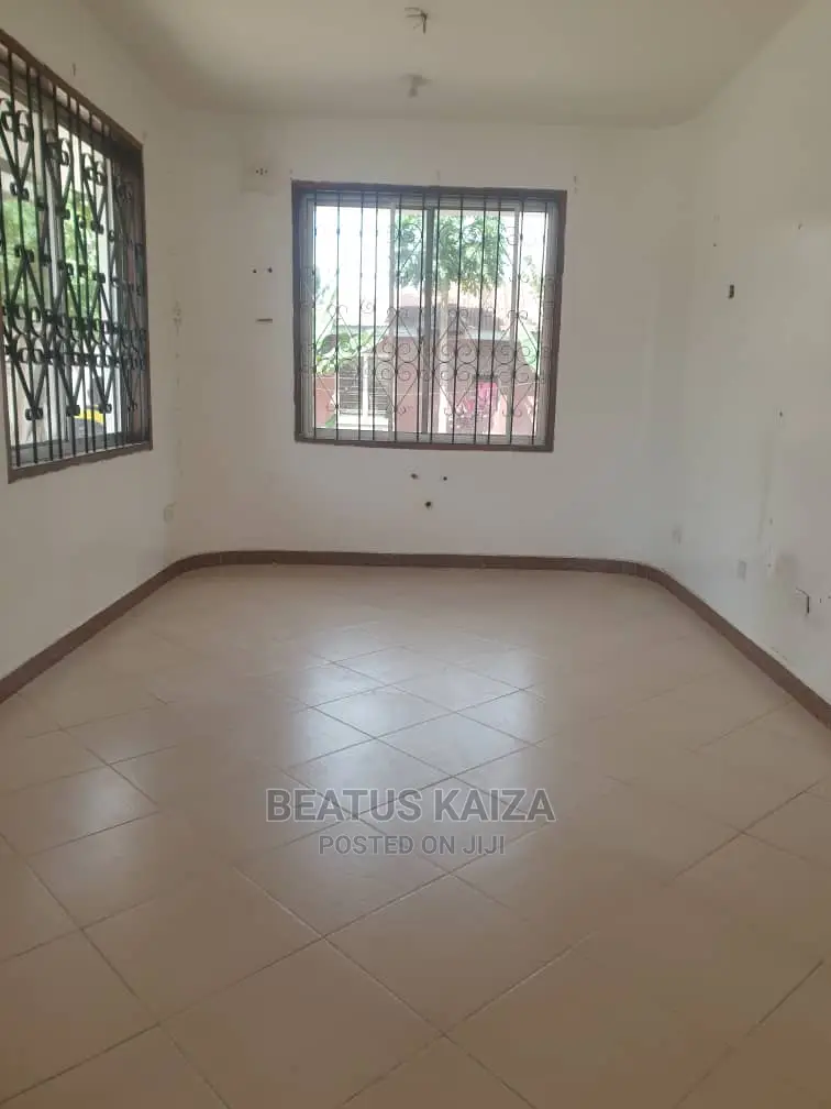 3bdrm Apartment in Kinondoni Biafra for rent