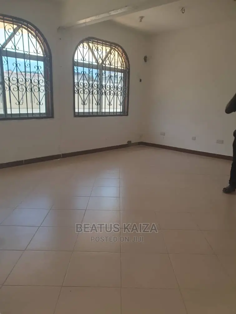 3bdrm Apartment in Kinondoni Biafra for rent