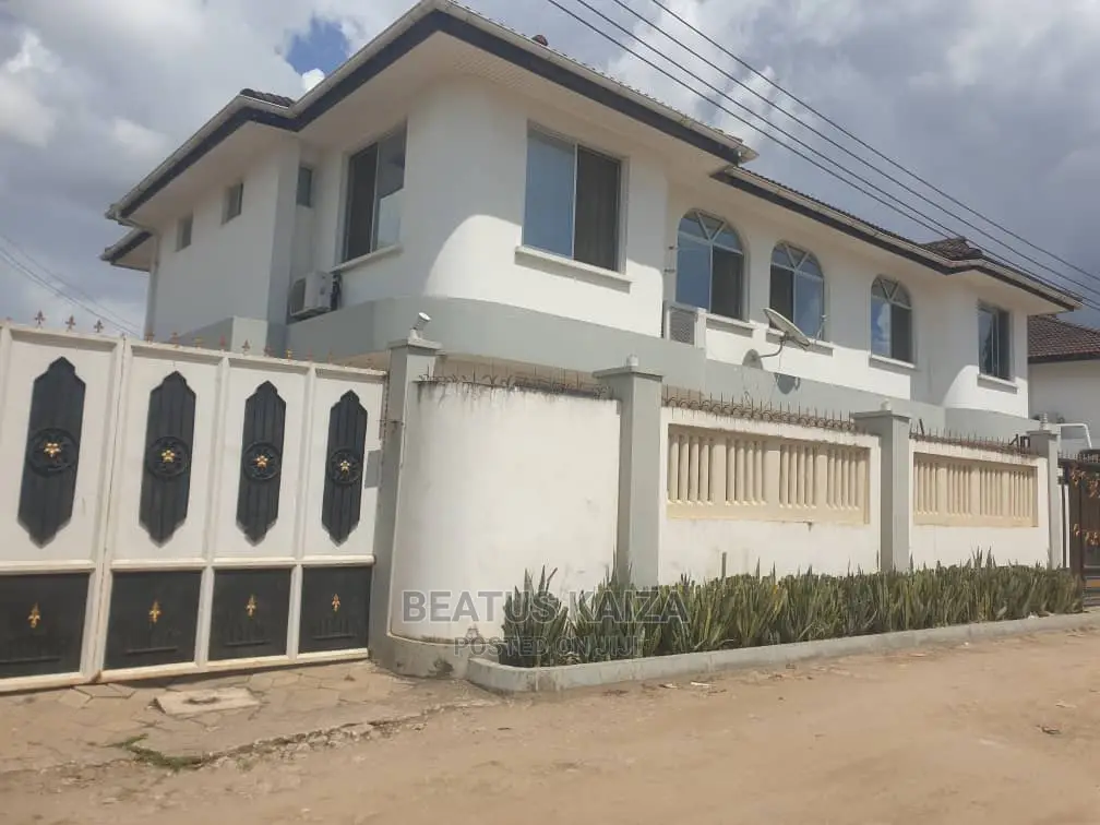 3bdrm Apartment in Kinondoni Biafra for rent