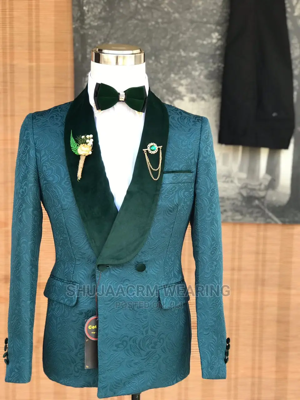 Taxedo Suti
