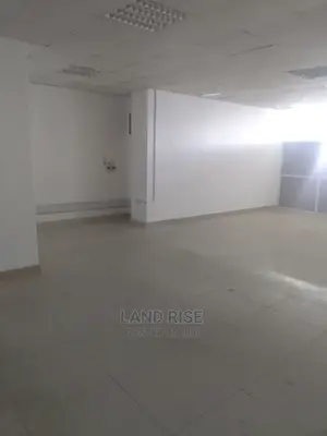 83 SQM Office in Posta