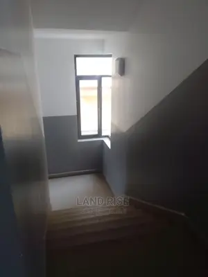 83 SQM Office in Posta