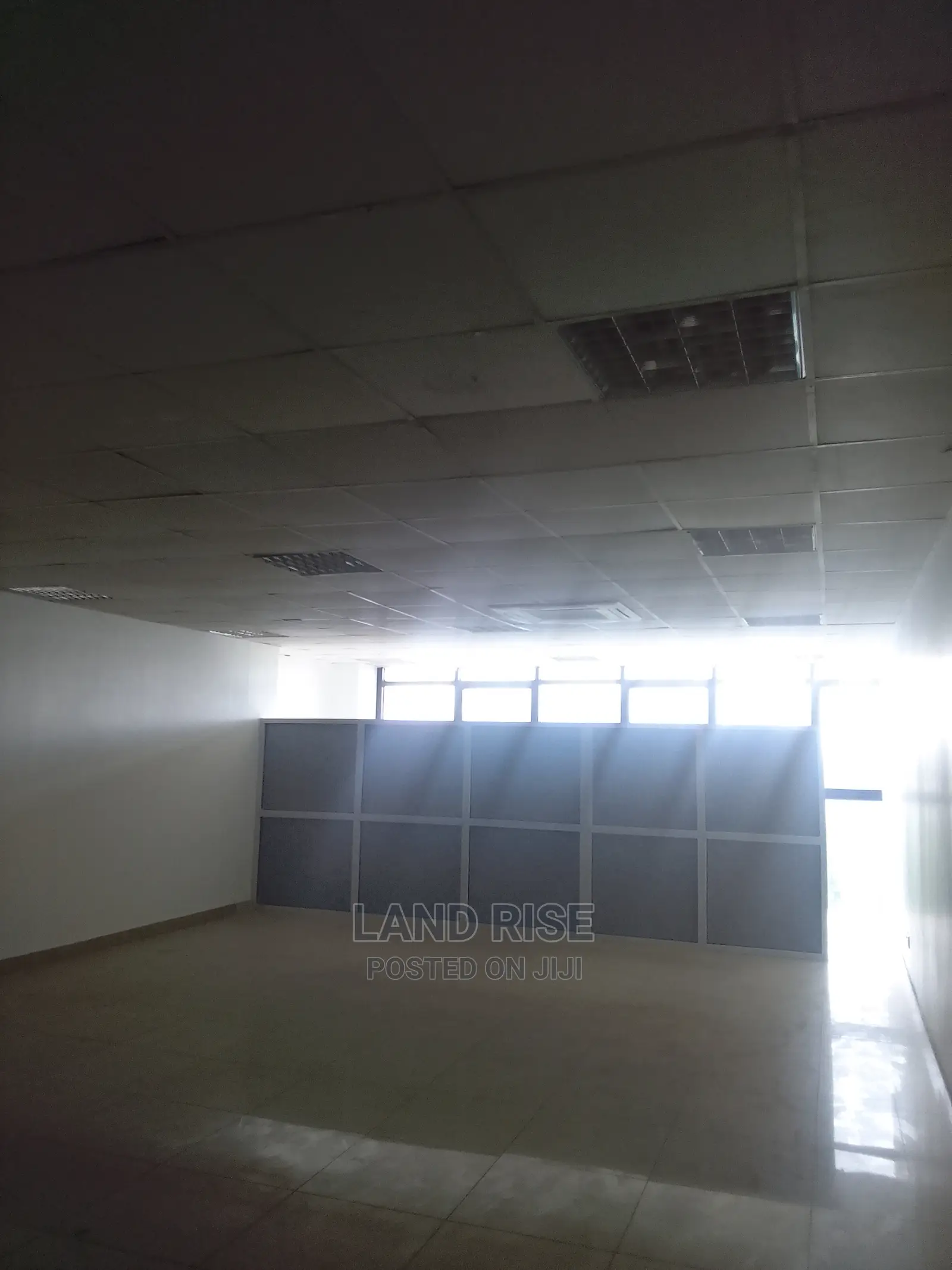 83 SQM Office in Posta