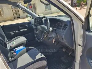 Toyota Noah 2.0 AWD (8 Seater) 2005 White