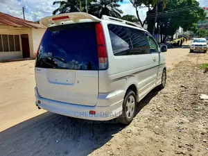 Toyota Noah 2.0 AWD (8 Seater) 2005 White