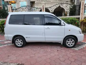 Toyota Noah 2003 White