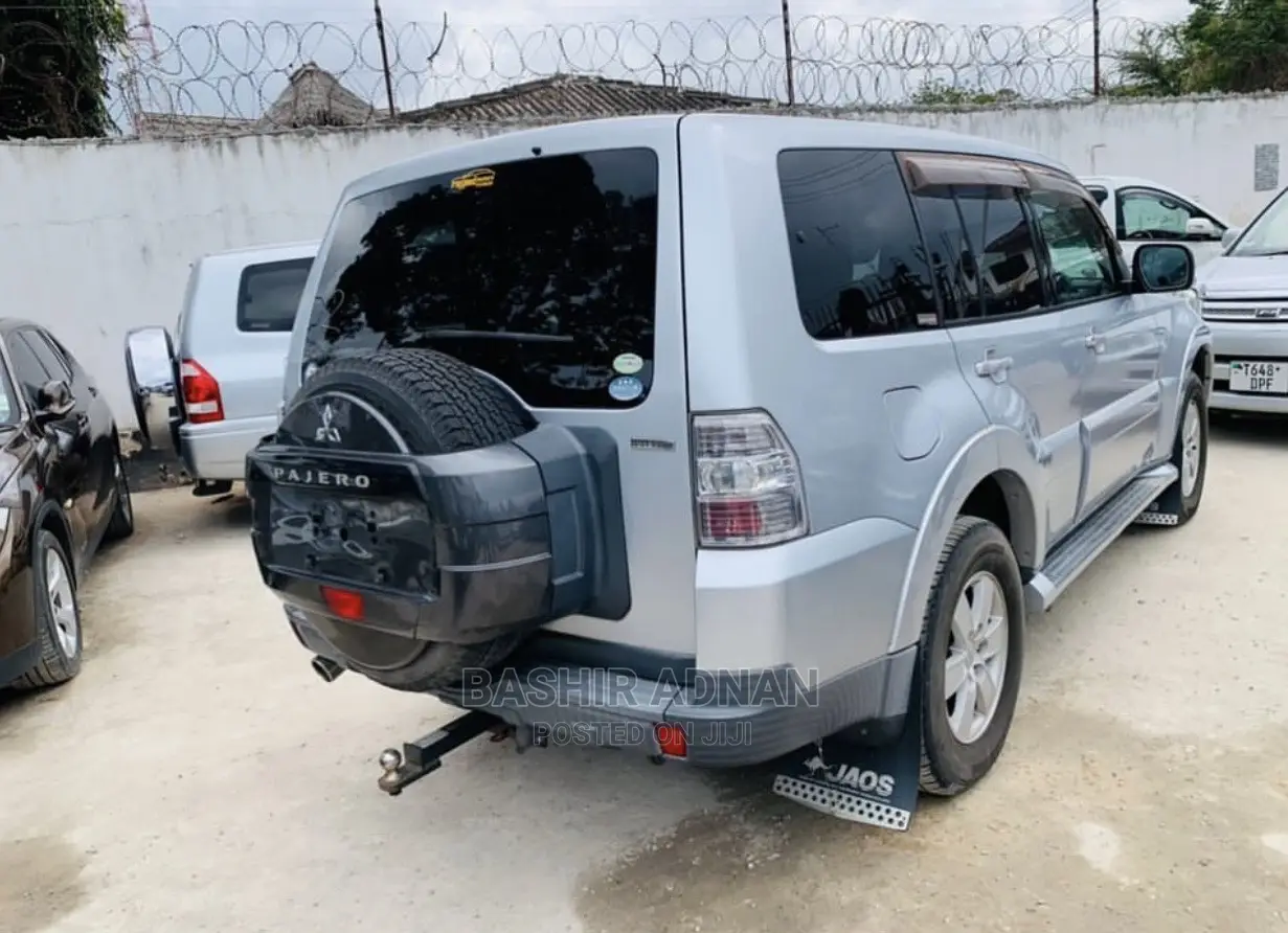 Mitsubishi Pajero Super Exceed 2006 Silver