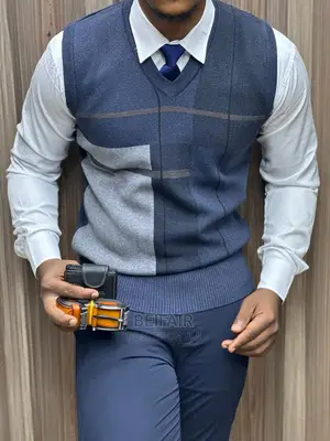 Vizibao / Sleeveless Sweaters