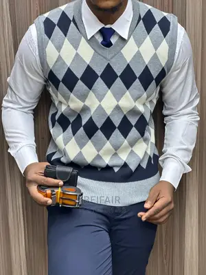 Vizibao / Sleeveless Sweaters