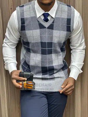 Vizibao / Sleeveless Sweaters